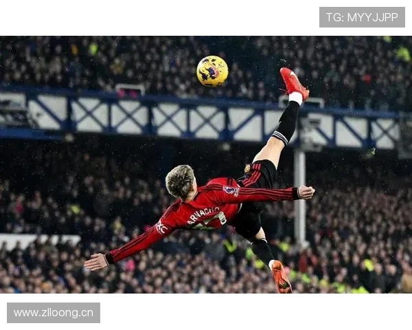 曼联复兴进程仍未完成：具体影响因素与长期挑战解析